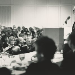 Stevens speaks at the 1988 Alumni Dinner